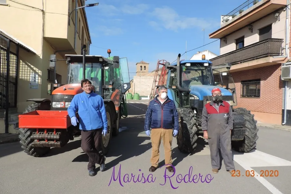 Foto 10 - Aldearrubia comienza la segunda semana de aislamiento con la desinfecci&oacute;n de sus calles