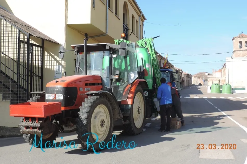 Foto 8 - Aldearrubia comienza la segunda semana de aislamiento con la desinfecci&oacute;n de sus calles