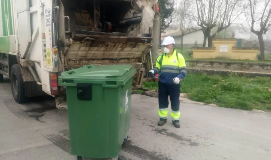 Foto 2 - La Mancomunidad Alto &Aacute;gueda desinfectar&aacute; a diario los contenedores de basura de sus municipios  