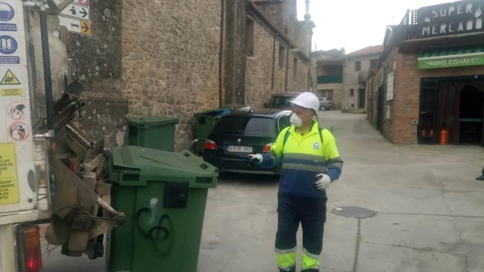 La Mancomunidad Alto Águeda desinfectará a diario los contenedores de basura de sus municipios  