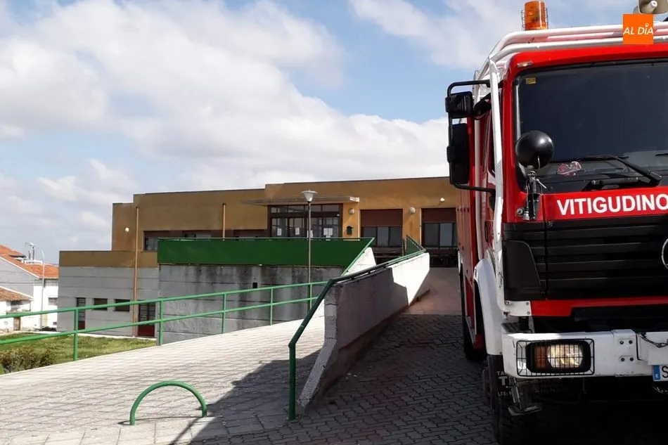 Foto 11 - Los Bomberos de Vitigudino desinfectan hasta 26 localidades de la comarca para frenar al Covid-19  
