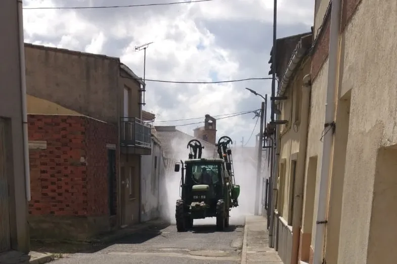Foto 11 - Las gentes de Villoruela y el Ayuntamiento suman barreras contra la epidemia  
