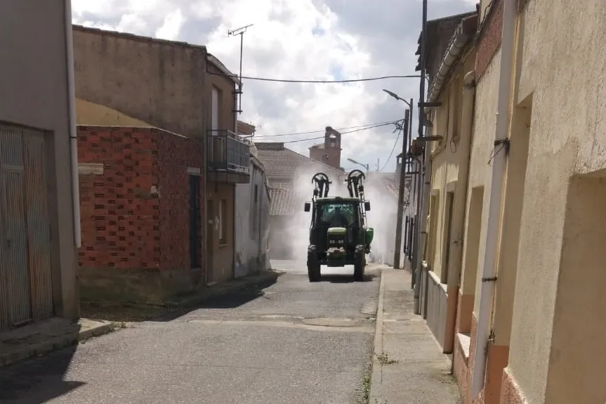 Foto 10 - Las gentes de Villoruela y el Ayuntamiento suman barreras contra la epidemia  