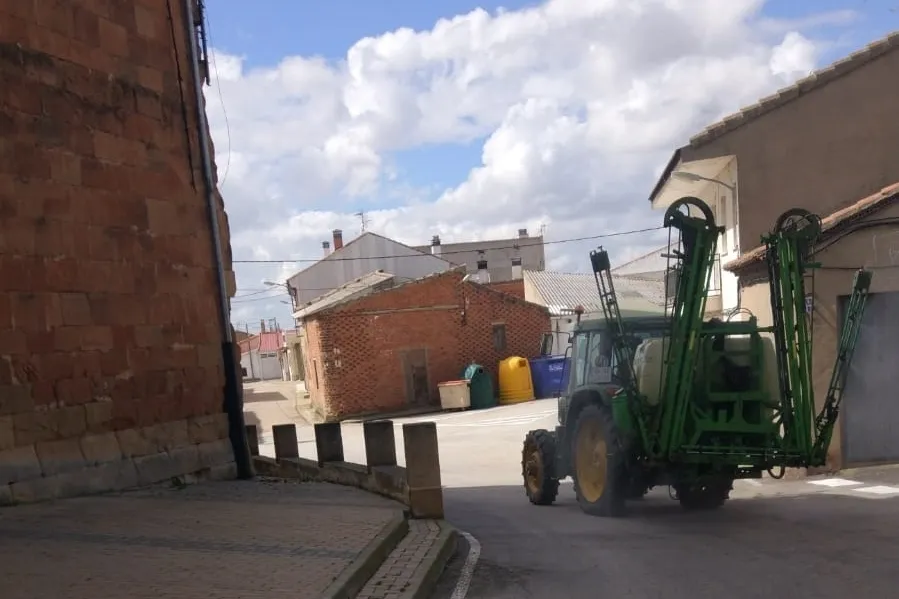 Foto 9 - Las gentes de Villoruela y el Ayuntamiento suman barreras contra la epidemia  