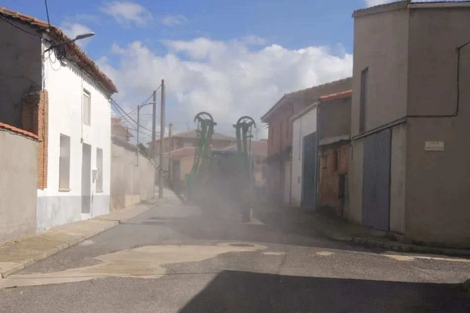 Foto 8 - Las gentes de Villoruela y el Ayuntamiento suman barreras contra la epidemia  