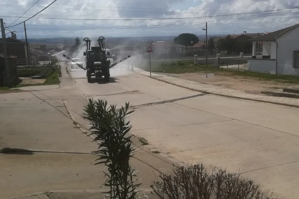 Foto 6 - Las gentes de Villoruela y el Ayuntamiento suman barreras contra la epidemia  
