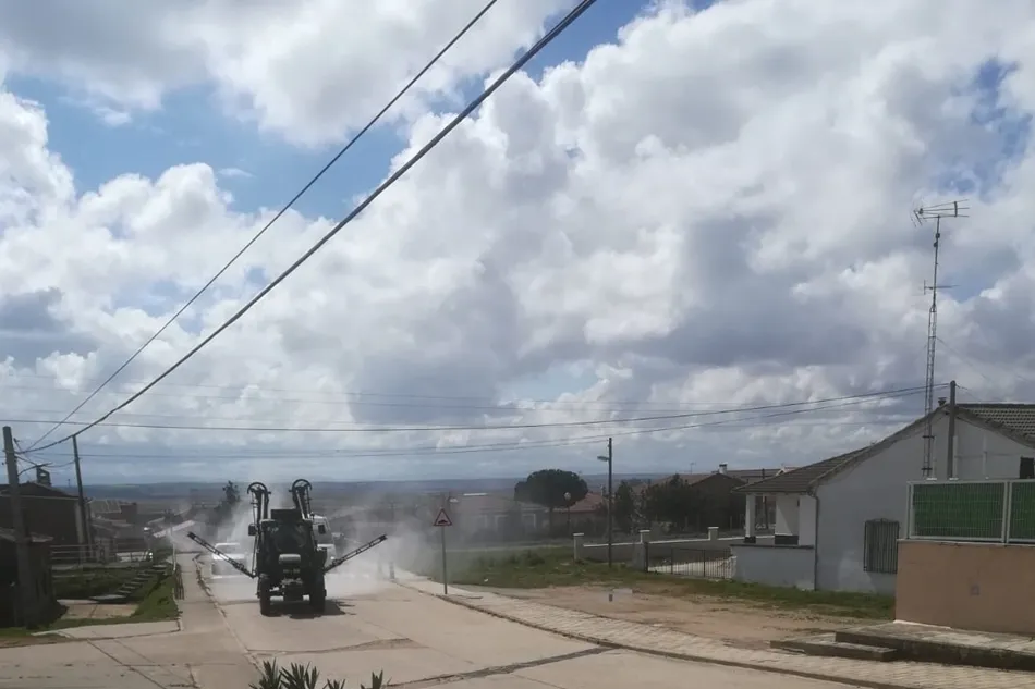 Foto 5 - Las gentes de Villoruela y el Ayuntamiento suman barreras contra la epidemia  