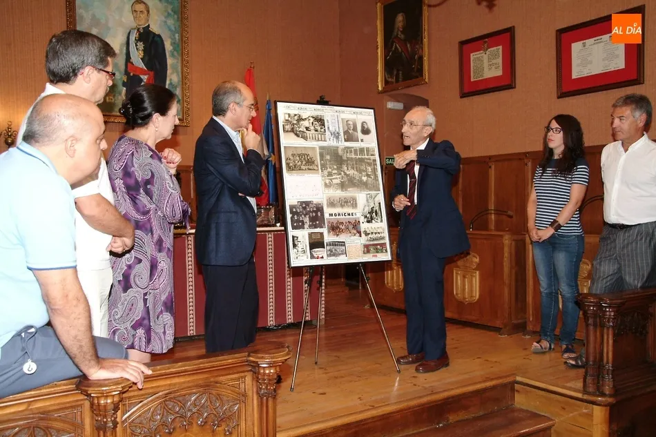 Imagen del acto de homenaje a la familia Moriche realizado en el Martes Mayor de 2013