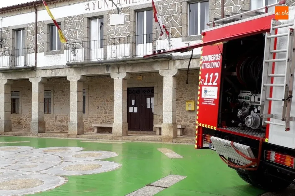 Foto 7 - Los Bomberos de Vitigudino desinfectan una veintena de localidades de la comarca y del Campo Charro ...