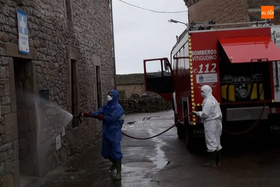 Foto 6 - Los Bomberos de Vitigudino desinfectan una veintena de localidades de la comarca y del Campo Charro ...