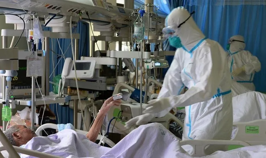 Según el Colegio, los médicos de la provincia, tanto los de atención primaria como los de hospital, no deben pasar ni un día más sin los adecuados equipos de protección que garanticen su seguridad. Foto EP