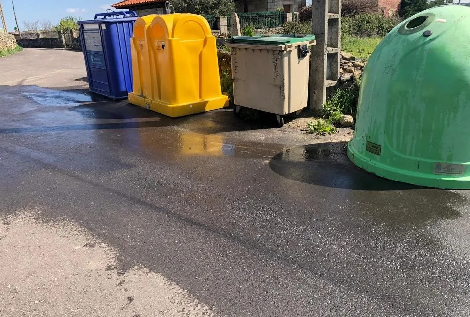 Foto 2 - J&oacute;venes de Aldea del Obispo se vuelcan en la limpieza y desinfecci&oacute;n de su pueblo  
