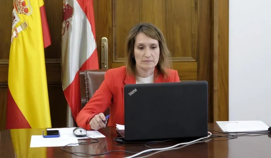 La consejera de Educación, Rocío Lucas, ha compartido el acuerdo para trasladar las fechas de la EBAU