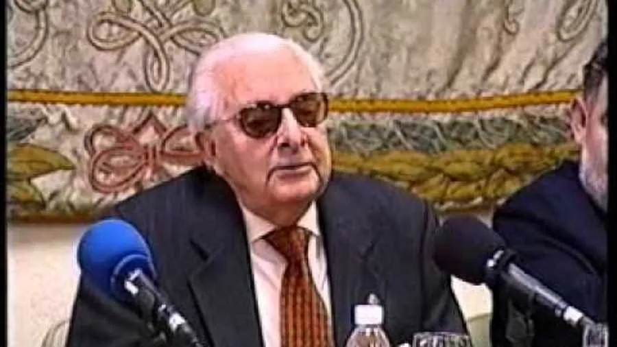 Miguel Cruz Hernández en un acto en la Universidad de Granada