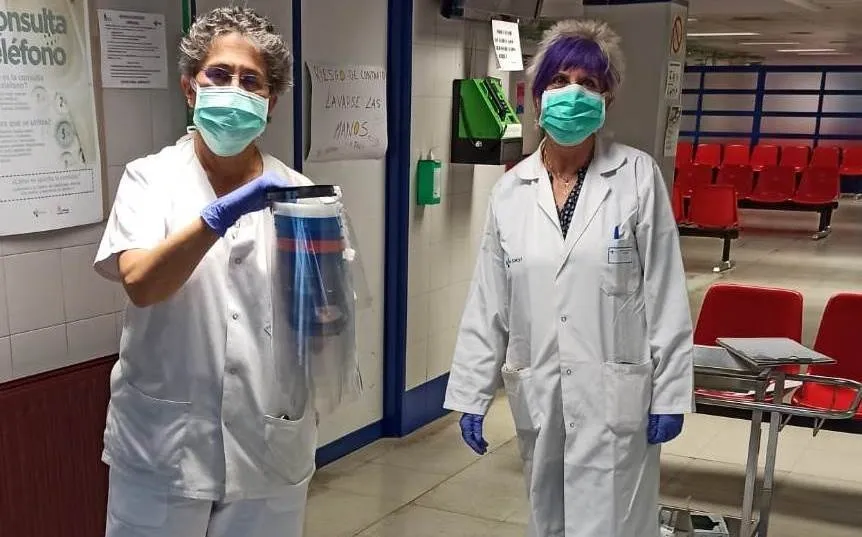 Foto 5 - Las m&aacute;scaras protectoras fabricadas por voluntarios llegan hospitales, centros de salud y...