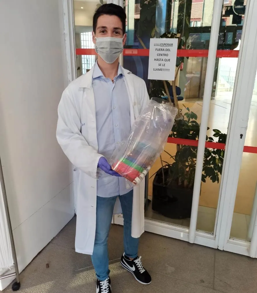 Entrega de material en el centro de saludo Garrido Norte