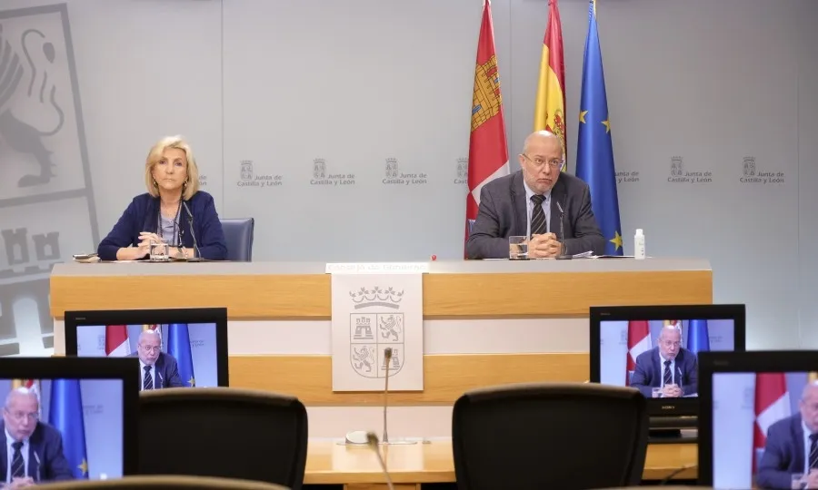 Verónica Casado, consejera de Sanidad de Castilla y León, junto a Francisco Igea, vicepresidente y portavoz
