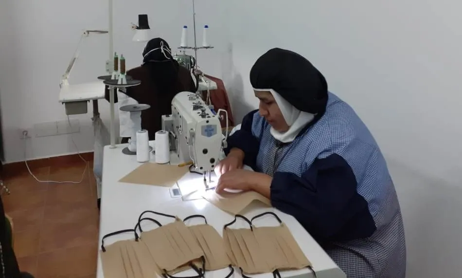 Foto 5 - Las Madres Carmelitas se suman a la confecci&oacute;n de mascarillas  
