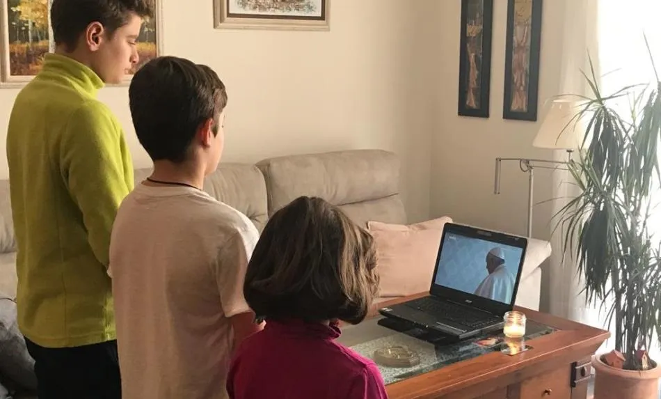 Los fieles de la Diócesis se unen desde sus casas a las oraciones conjuntas televisadas  