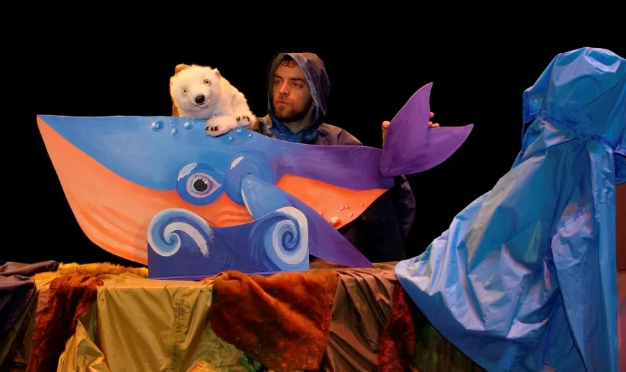 Nanuk en el bosque de las emociones es un espectáculo de la compañía Títeres Sol y Tierra