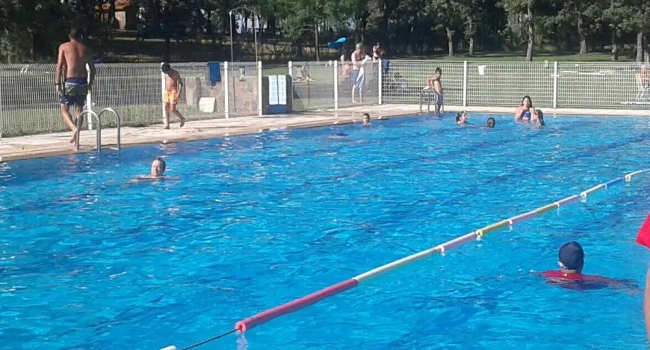 Martiago pone en marcha la licitación del bar de sus piscinas municipales  