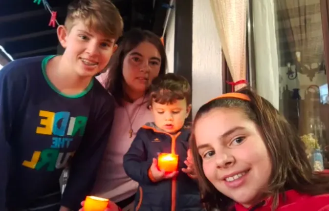 Los vecinos de El Maíllo mandan fuerzas a su párroco a través de un vídeo  