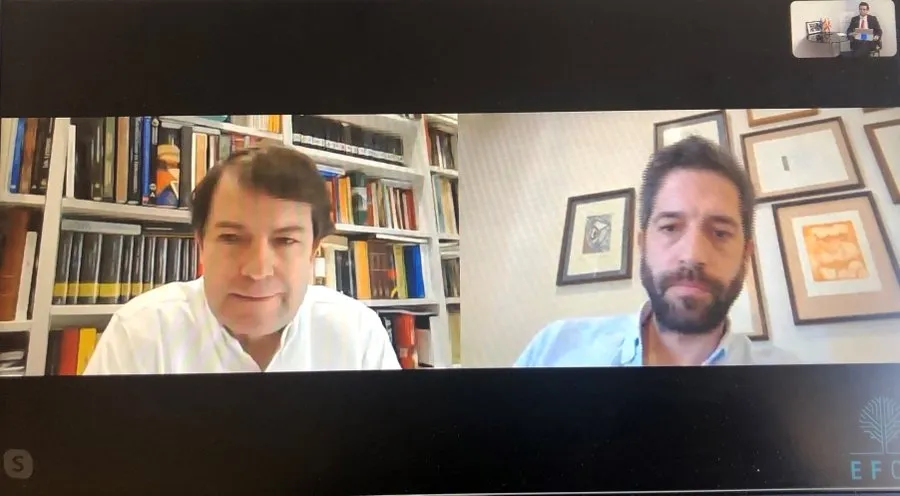 Imagen de Fernández Mañueco en un momento de la videoconferencia con los empresarios familiares de CyL. Foto JCYL