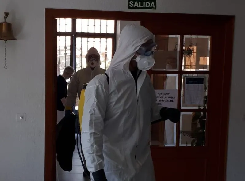Foto 2 - La UME desinfecta las residencias &lsquo;Virgen Milagrosa&rsquo; y &lsquo;Santiago y San Marcos&rsquo;