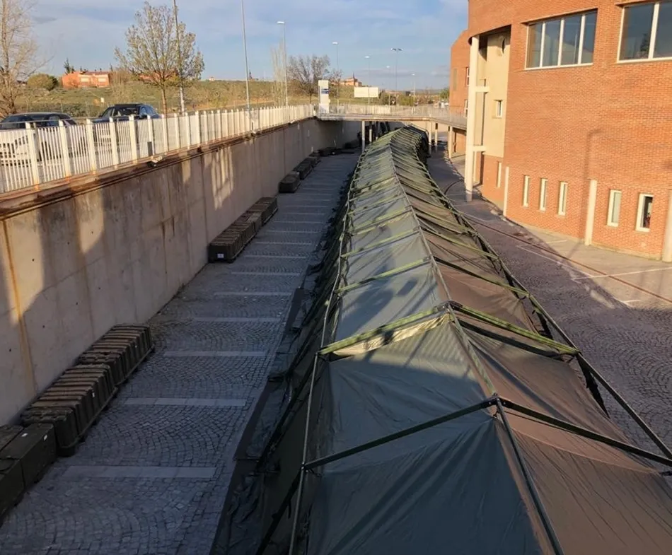 Foto 4 - El Regimiento de Ingenieros de Salamanca contin&uacute;a ampliando la capacidad de asistencia sanitaria...