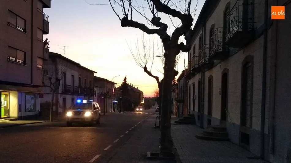 Foto 2 - Bomberos, Sanitarios y Guardia Civil devuelven los aplausos de apoyo de los vecinos de Lumbrales