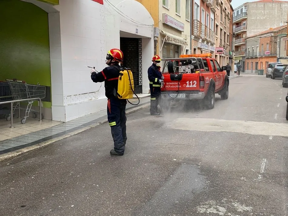 Foto 2 - Los bomberos de la Diputaci&oacute;n inician el tercer ciclo de desinfecciones tras llegar a todos los...