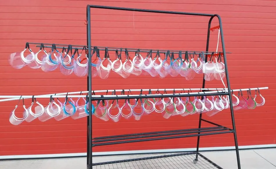 Foto 2 - Los Bomberos desinfectan antes de su reparto las m&aacute;scaras elaboradas con impresoras 3D  