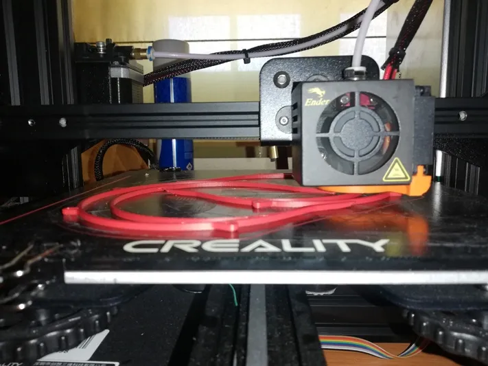 Foto 4 - J&oacute;venes pe&ntilde;arandinos unen sus impresoras 3D para crear m&aacute;scaras y pantallas de protecci&oacute;n