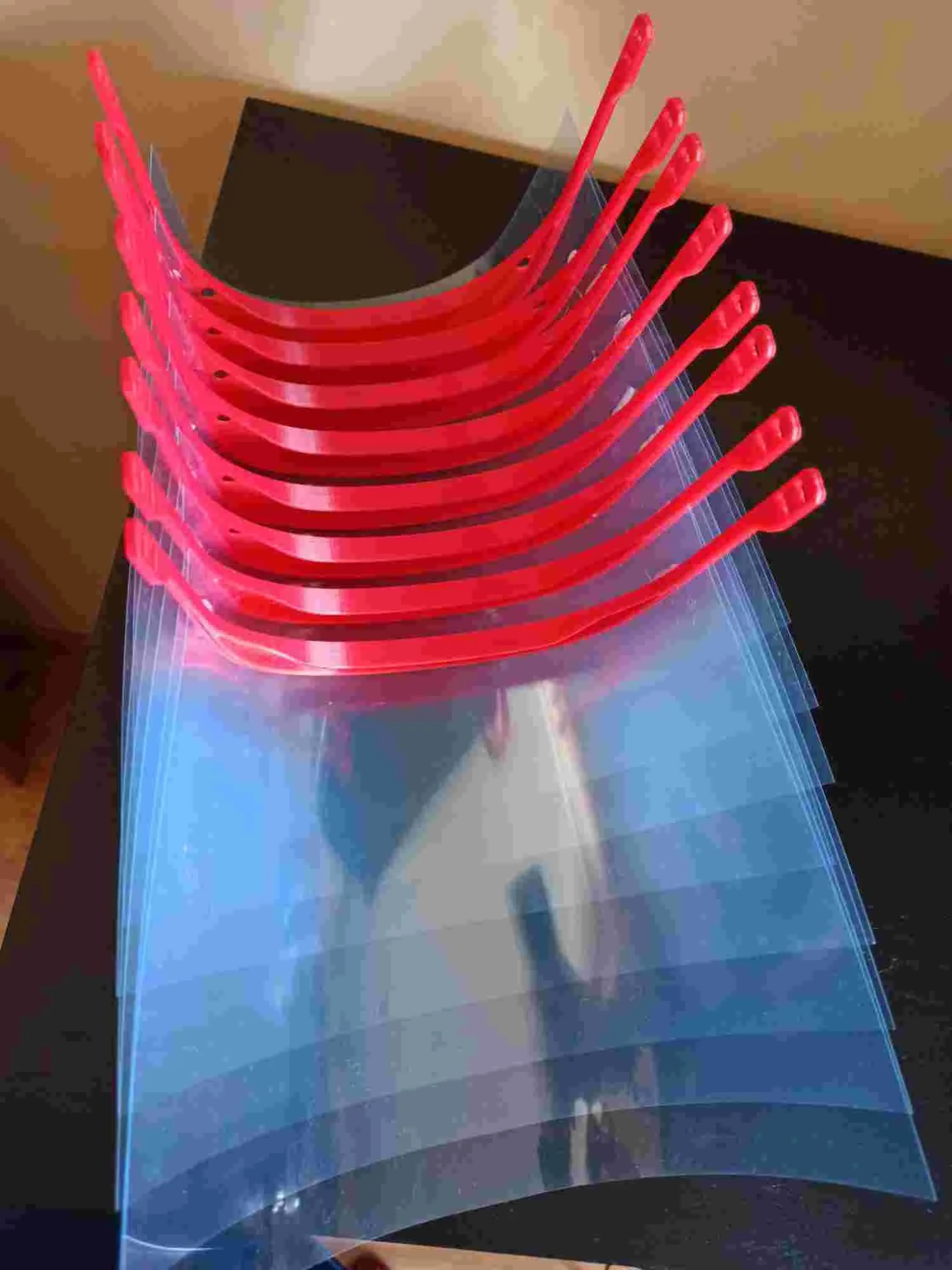 Foto 2 - J&oacute;venes pe&ntilde;arandinos unen sus impresoras 3D para crear m&aacute;scaras y pantallas de protecci&oacute;n
