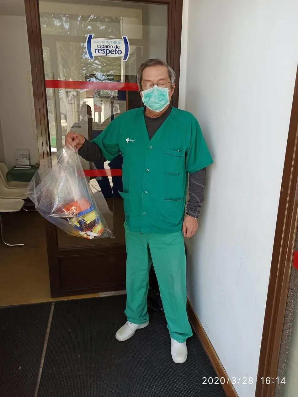 Foto 11 - Las m&aacute;scaras de los voluntarios comienzan a llegar a toda la provincia