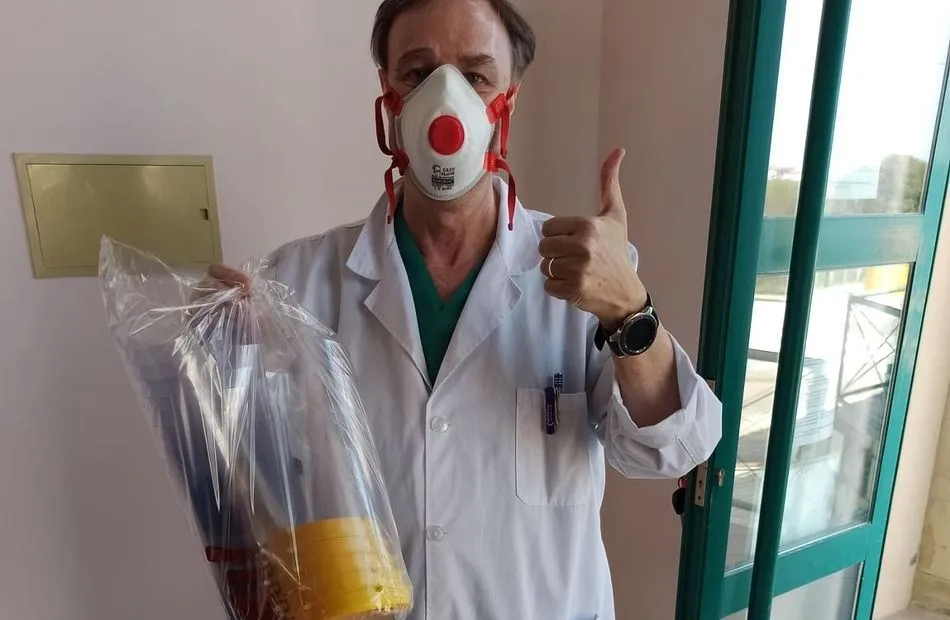 Una de las donaciones de máscaras elaboradas por La Resistencia