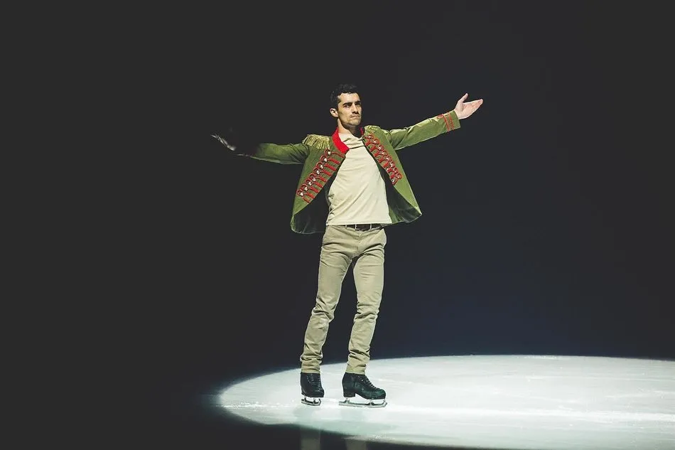 El patinador español Javier Fernández, durante su espectáculo Revolution on Ice. - HORTENSIO - Archivo