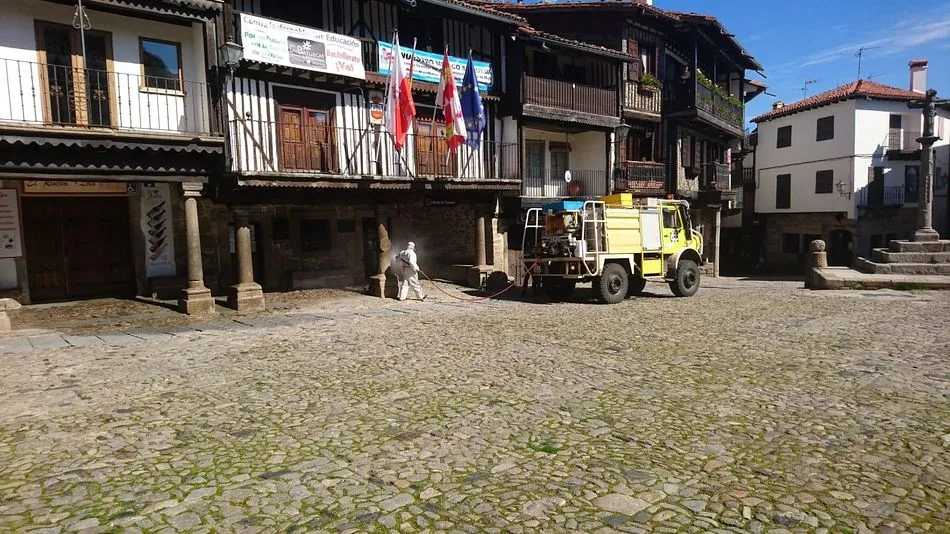 Foto 2 - Los trabajos de desinfecci&oacute;n llegan a La Alberca