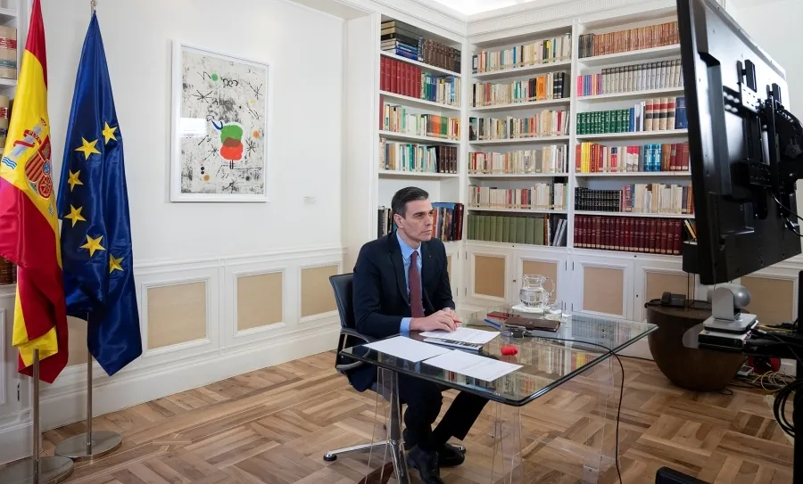 El presidente del Gobierno, Pedro Sánchez, durante su participación en el Consejo Europeo ordinario que se celebra por videoconferencia. Foto Moncloa