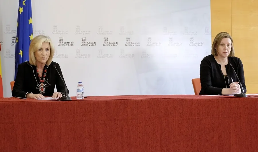 Las consejeras de Sanidad, Verónica Casado, y de Familia e Igualdad de Oportunidades, Isabel Blanco