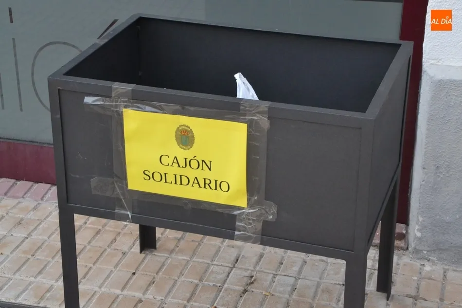 La Policía Local habilita un ‘cajón solidario’ a las puertas de su sede  