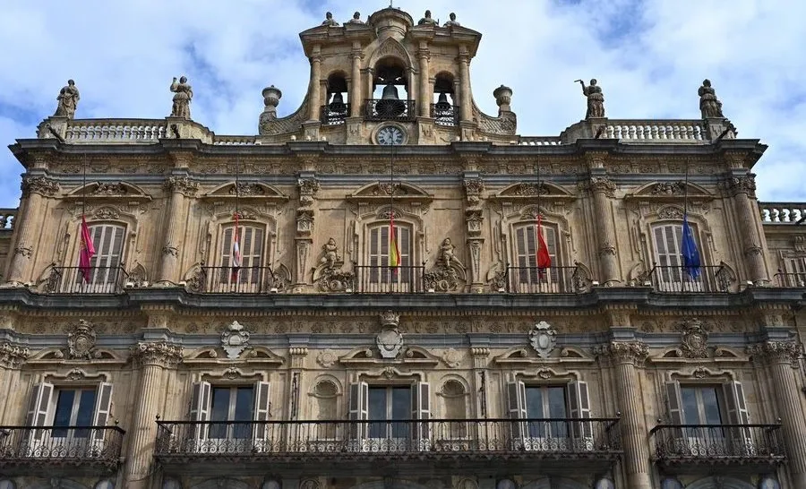 Banderas a media asta en el Ayuntamiento de Salamanca