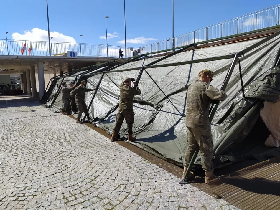 Tareas de la instalación del hospital provisional en la ciudad de Segovia