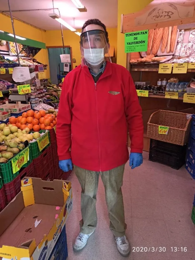 Foto 10 - Las m&aacute;scaras fabricadas por voluntarios salmantinos llegan tambi&eacute;n al peque&ntilde;o comercio
