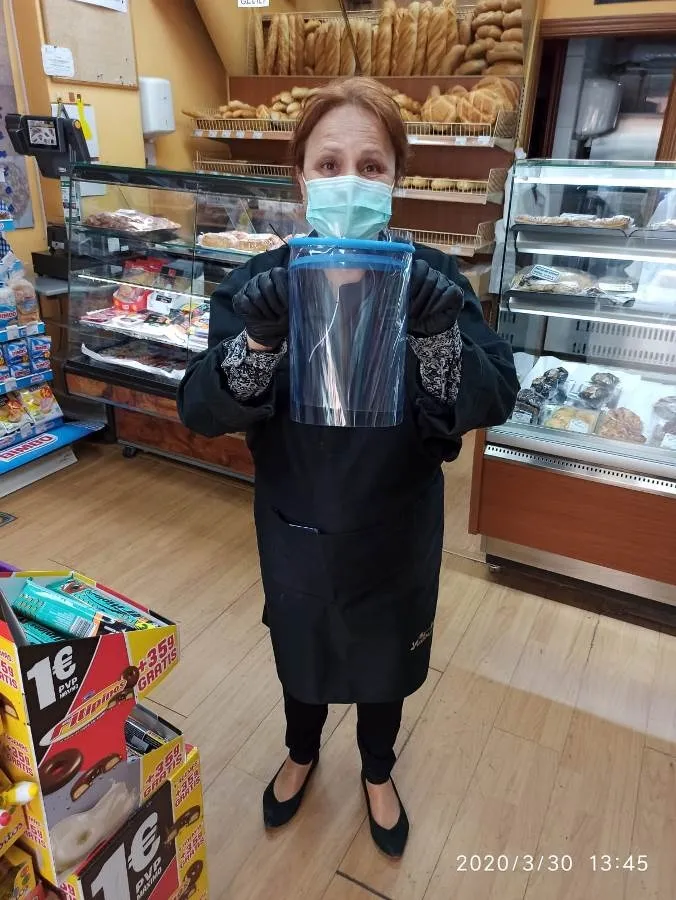 Foto 8 - Las m&aacute;scaras fabricadas por voluntarios salmantinos llegan tambi&eacute;n al peque&ntilde;o comercio