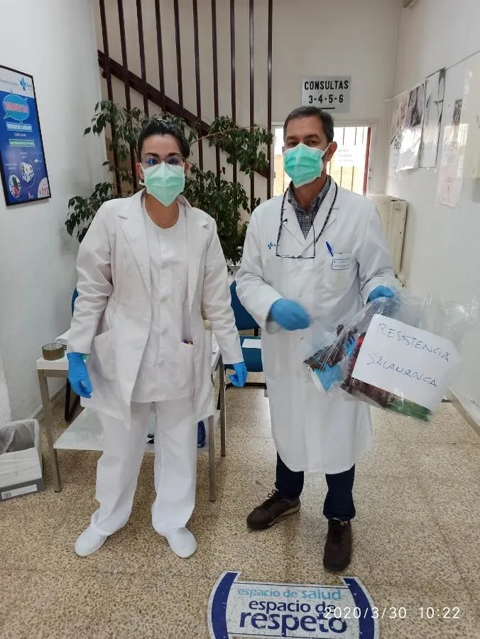 Foto 6 - Las m&aacute;scaras fabricadas por voluntarios salmantinos llegan tambi&eacute;n al peque&ntilde;o comercio
