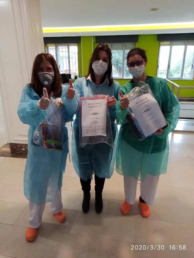 Foto 2 - Las m&aacute;scaras fabricadas por voluntarios salmantinos llegan tambi&eacute;n al peque&ntilde;o comercio