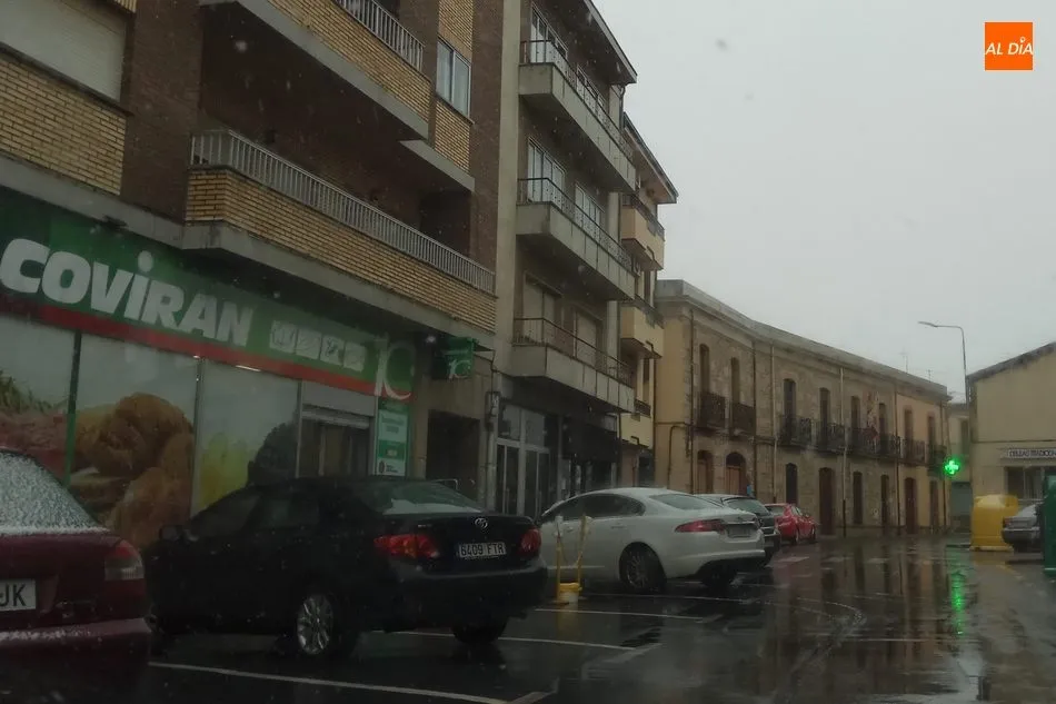 Foto 9 - Vitigudino resiste bajo la nieve el tercer martes de mercado durante el estado de alarma por...