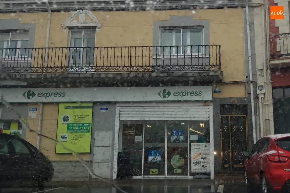 Foto 8 - Vitigudino resiste bajo la nieve el tercer martes de mercado durante el estado de alarma por...