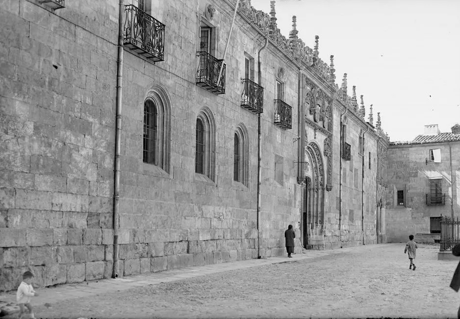 Foto 2 - El antiguo Hospital del Estudio, historia de la Universidad